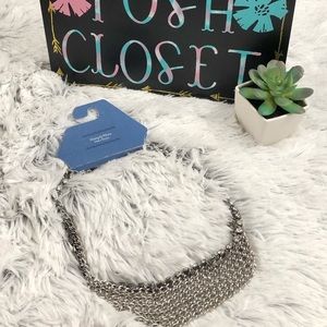 ☀️Vera Wang metal statement necklace